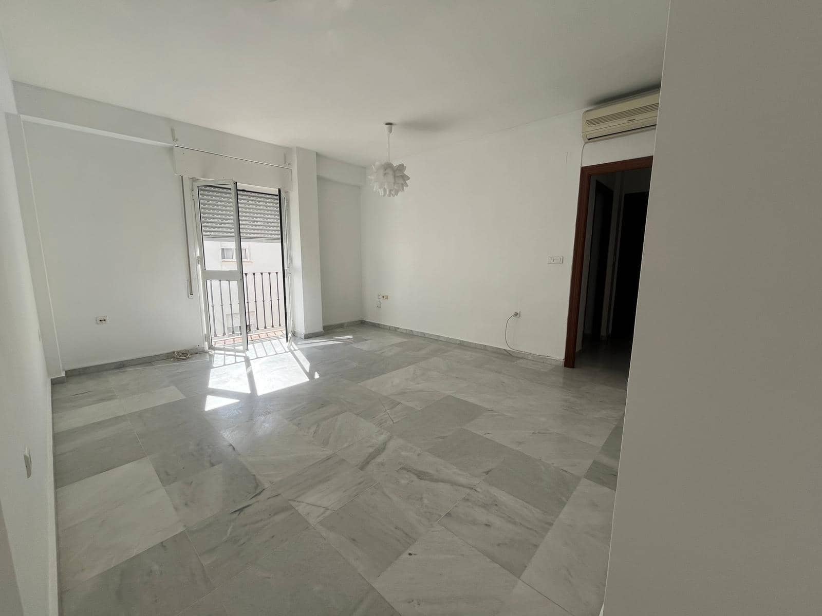 2 sovrum Lägenhet att hyra i Sevilla stad - 1 100 € (Ref: 9236549)