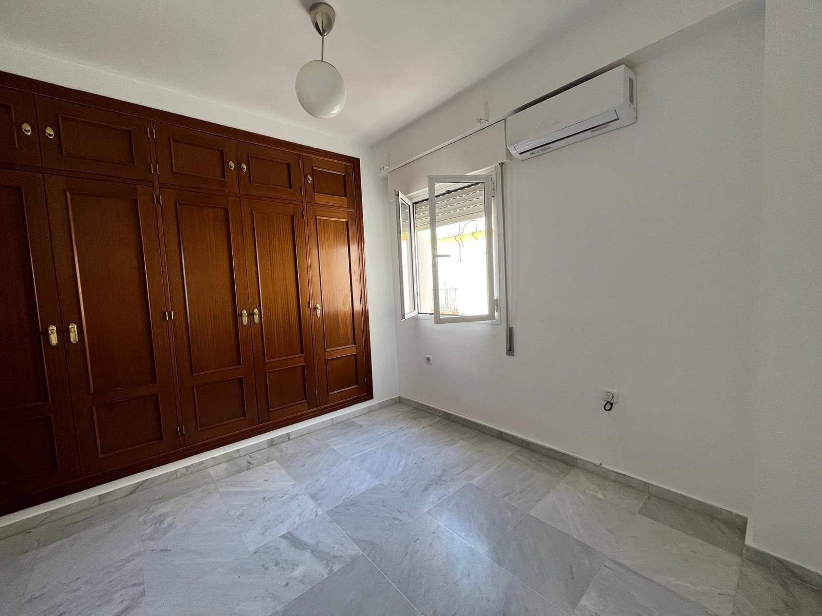 2 sovrum Lägenhet att hyra i Sevilla stad - 1 100 € (Ref: 9236549)