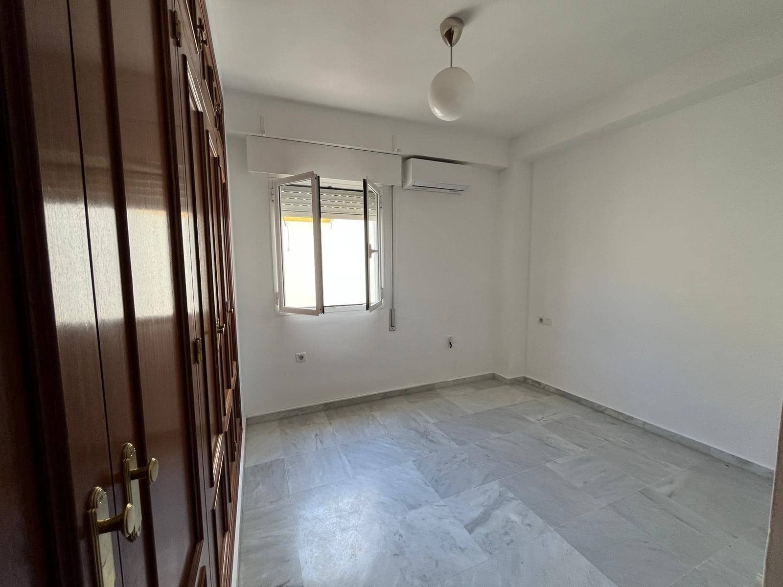 2 sovrum Lägenhet att hyra i Sevilla stad - 1 100 € (Ref: 9236549)