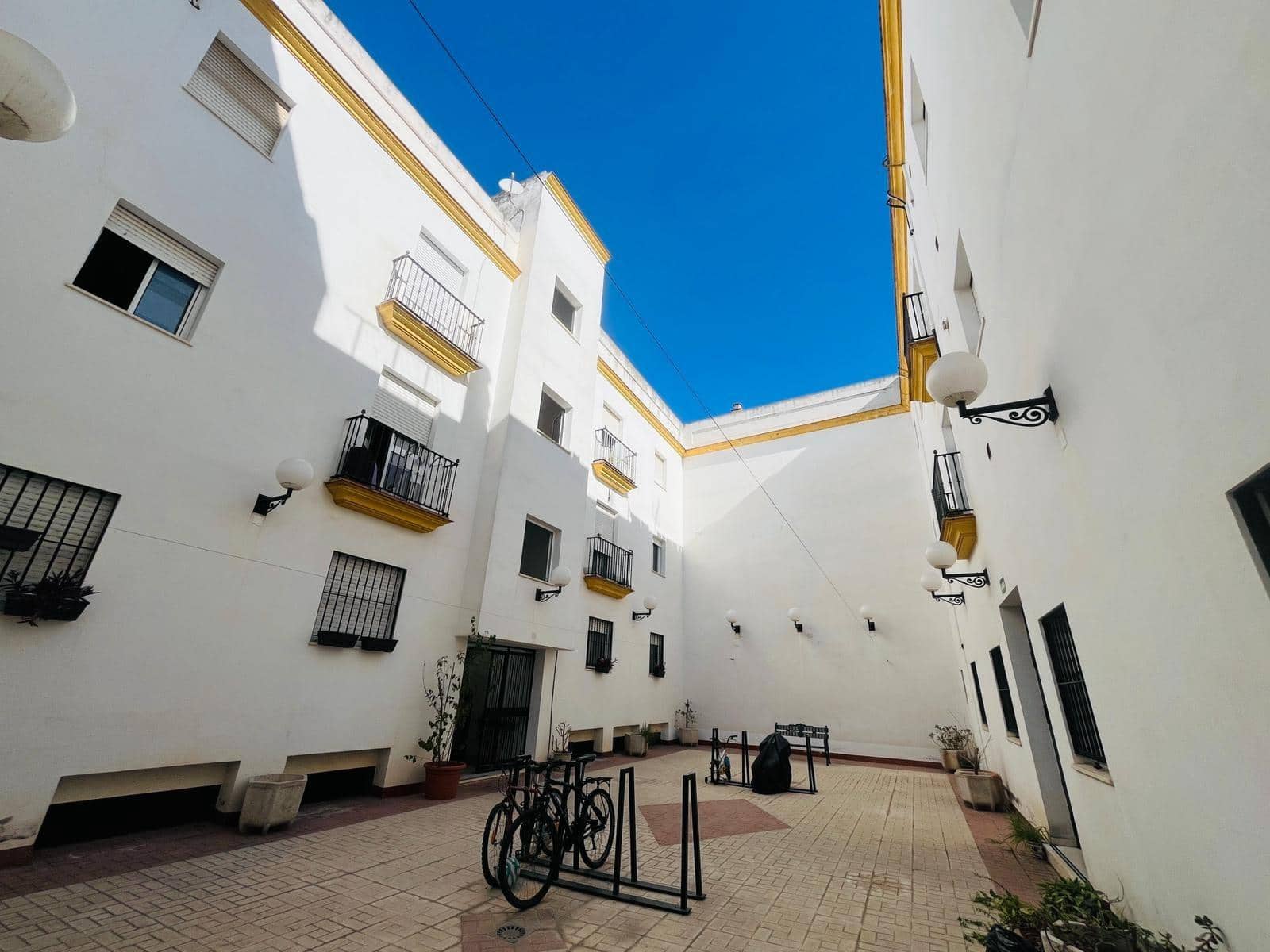 2 sovrum Lägenhet att hyra i Sevilla stad - 1 100 € (Ref: 9236549)