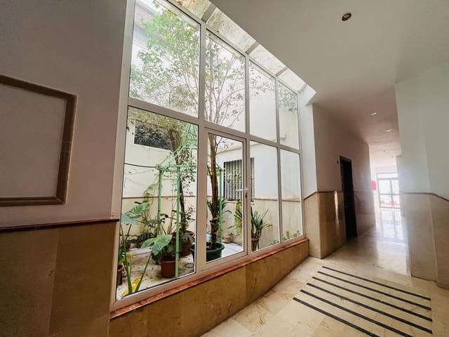 2 sovrum Lägenhet att hyra i Sevilla stad - 1 100 € (Ref: 9236549)