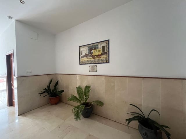 2 soverom Leilighet til leie i Sevilla by - € 1 100 (Ref: 9236549)