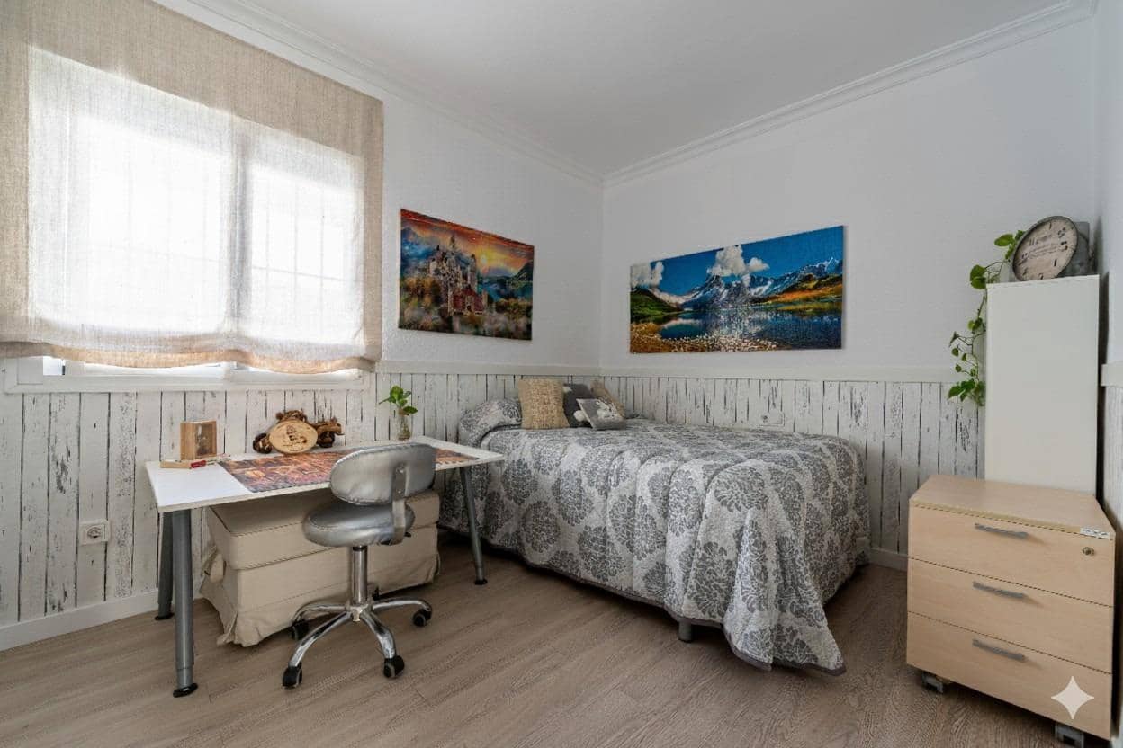 4 chambre Villa/Maison Mitoyenne à vendre à Dos Hermanas avec piscine - 315 000 € (Ref: 9255384)