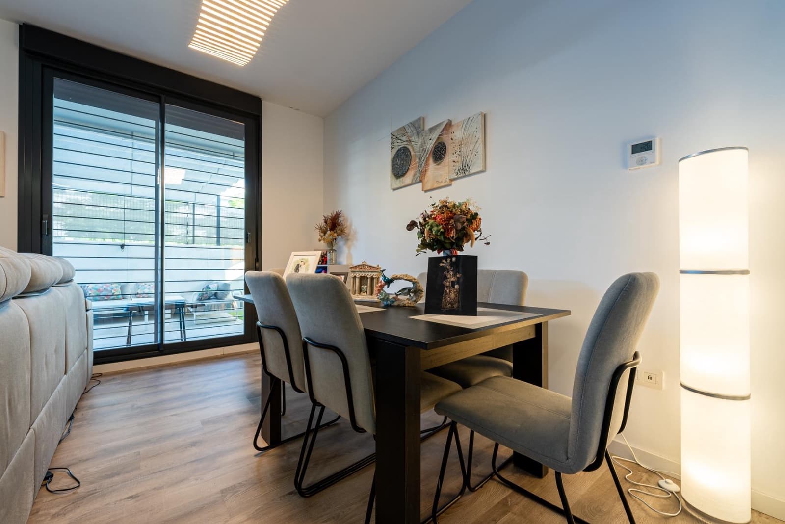 2 bedroom Flat for sale in Mairena del Aljarafe with pool - € 279,000 (Ref: 9257391)