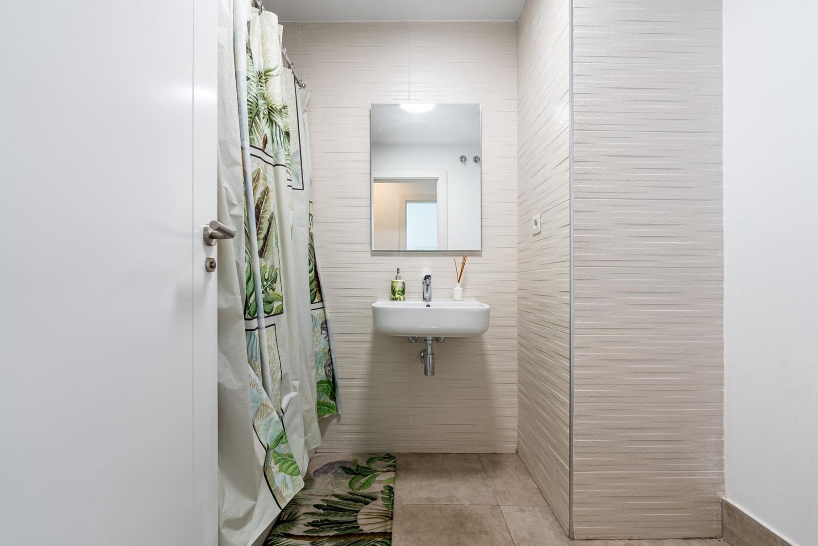 2 bedroom Flat for sale in Mairena del Aljarafe with pool - € 279,000 (Ref: 9257391)