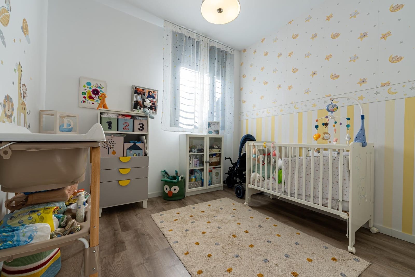 2 bedroom Flat for sale in Mairena del Aljarafe with pool - € 279,000 (Ref: 9257391)