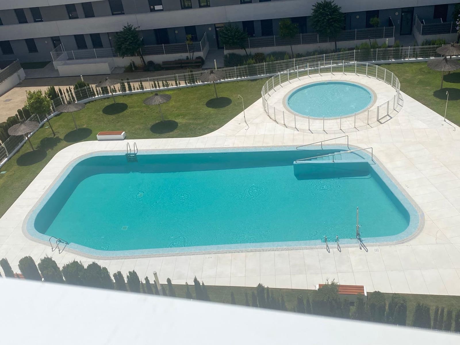 2 bedroom Flat for sale in Mairena del Aljarafe with pool - € 279,000 (Ref: 9257391)