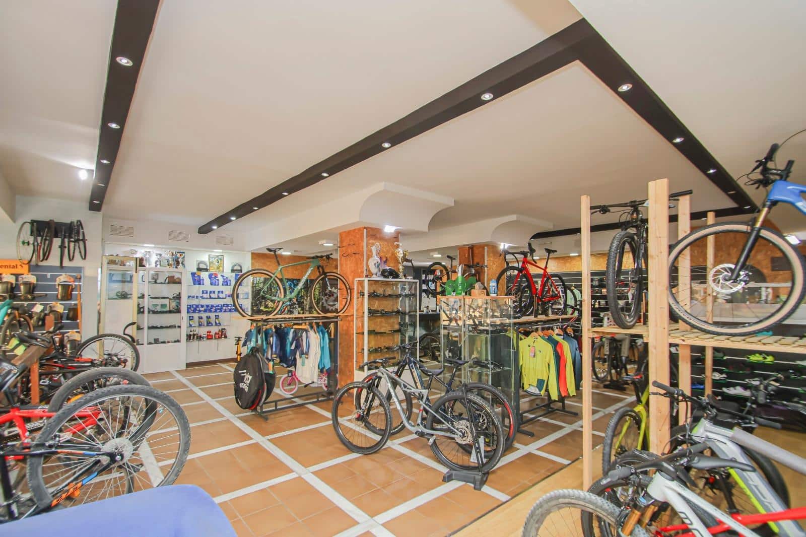 Kommersiell till salu i Bormujos - 152 000 € (Ref: 9269854)