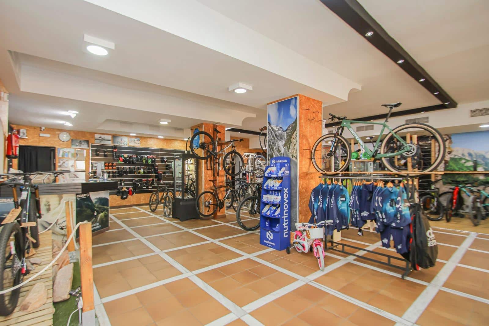 Kommersiell til salgs i Bormujos - € 152 000 (Ref: 9269854)