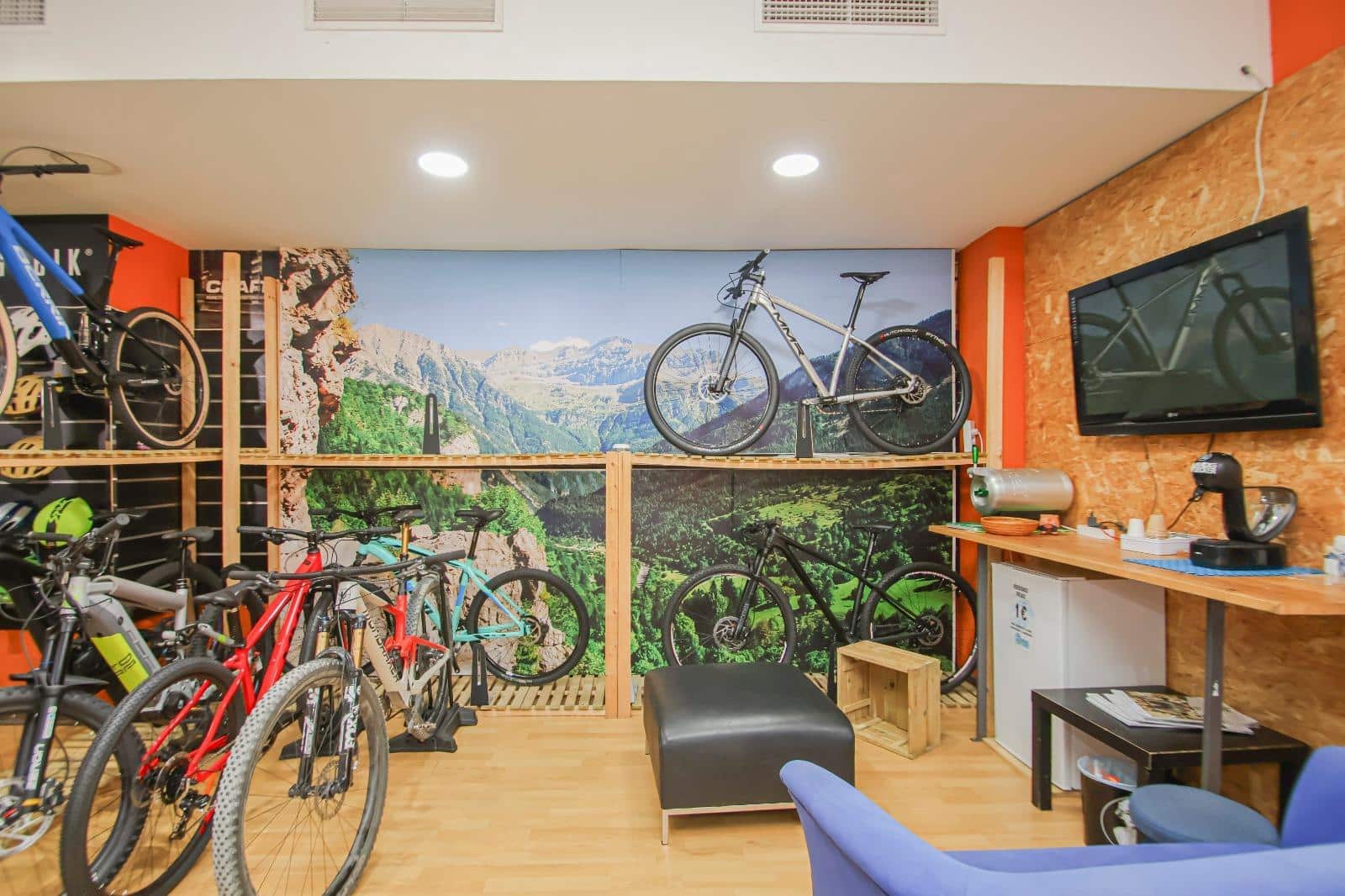 Kommersiell til salgs i Bormujos - € 152 000 (Ref: 9269854)