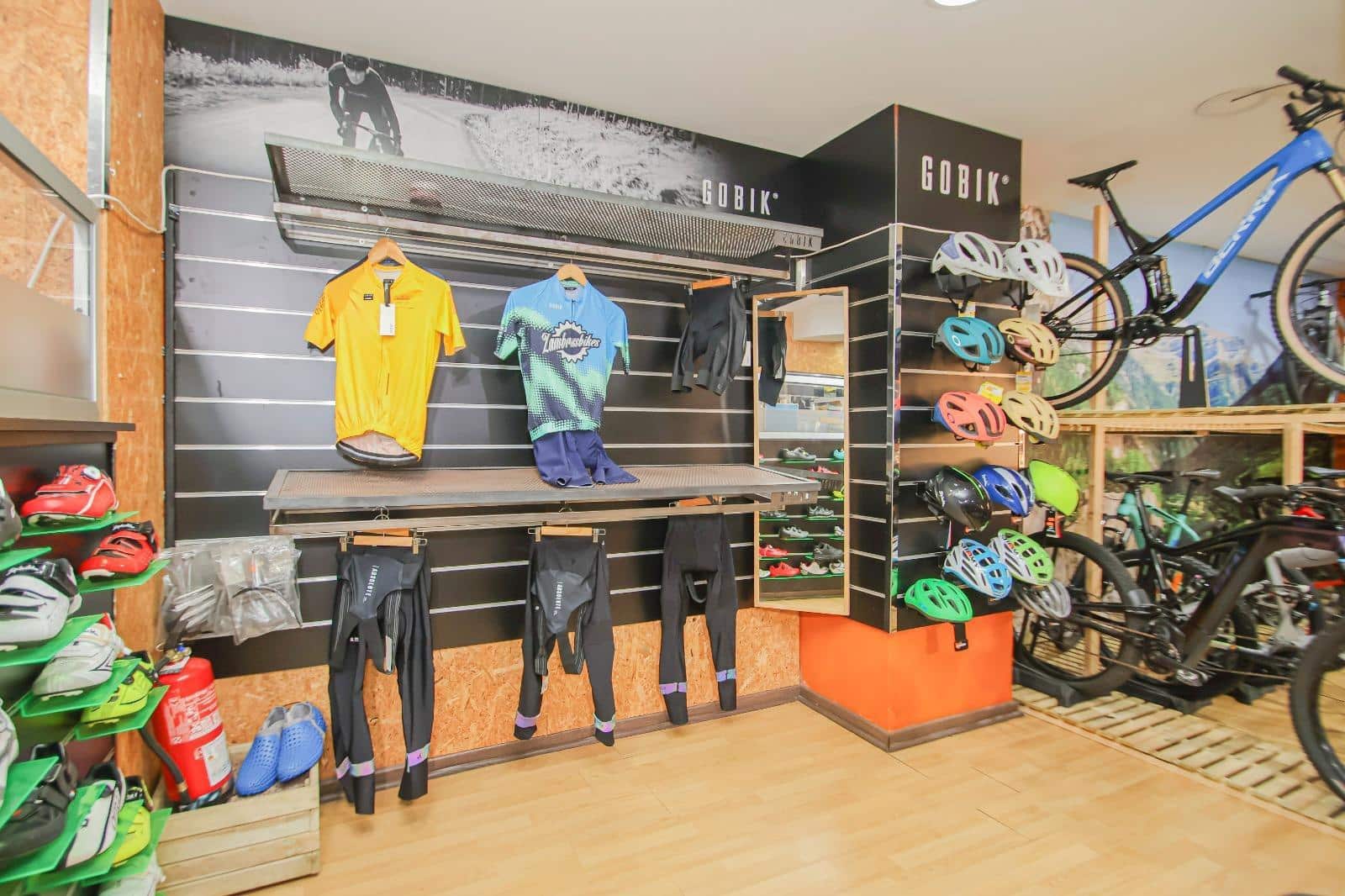 Kommersiell til salgs i Bormujos - € 152 000 (Ref: 9269854)