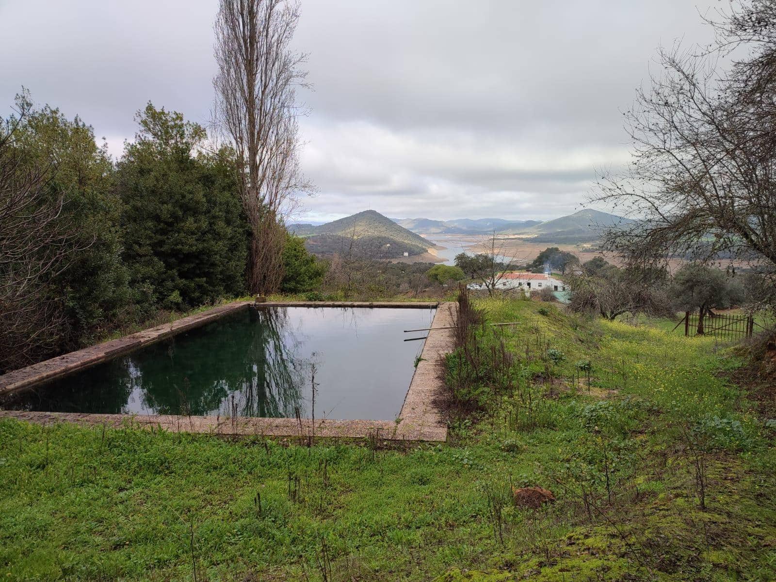 Mark till salu i Cazalla de la Sierra - 750 000 € (Ref: 9282301)