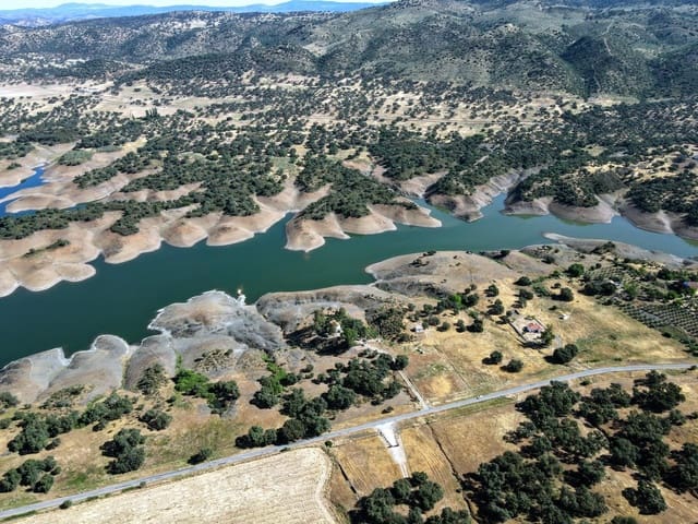 Mark till salu i Cazalla de la Sierra - 750 000 € (Ref: 9282301)