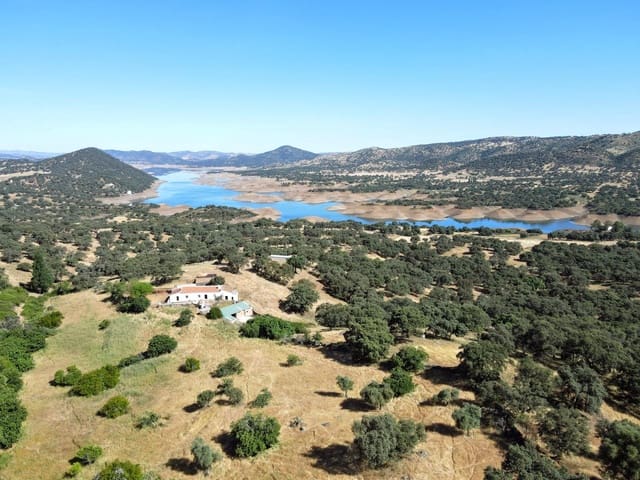 Mark till salu i Cazalla de la Sierra - 750 000 € (Ref: 9282301)