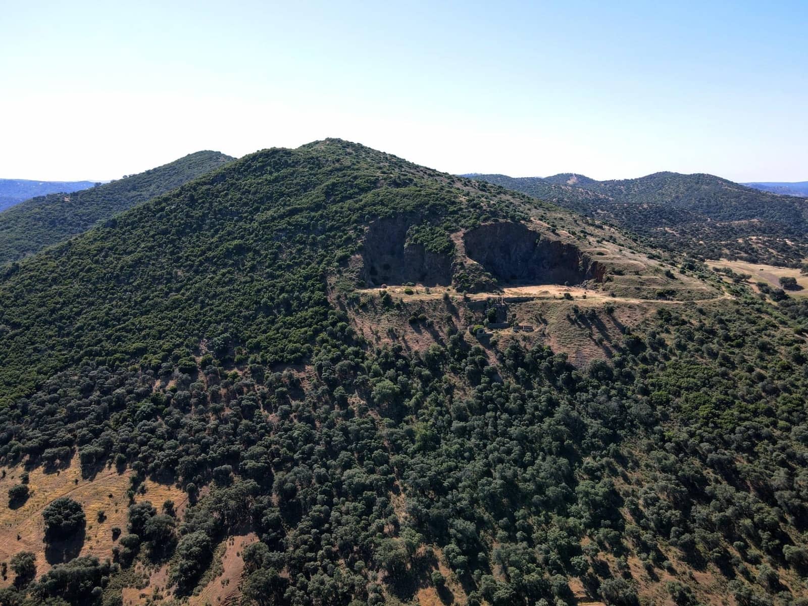 Mark till salu i Cazalla de la Sierra - 750 000 € (Ref: 9282301)