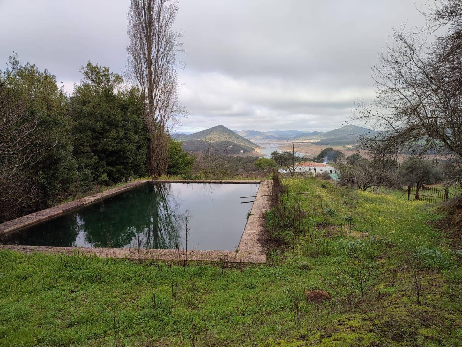 Grunde uden byggetilladelser til salg i Cazalla de la Sierra - € 750.000 (Ref: 9282301)