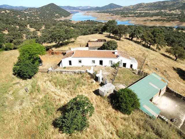 Grunde uden byggetilladelser til salg i Cazalla de la Sierra - € 695.000 (Ref: 9282301)