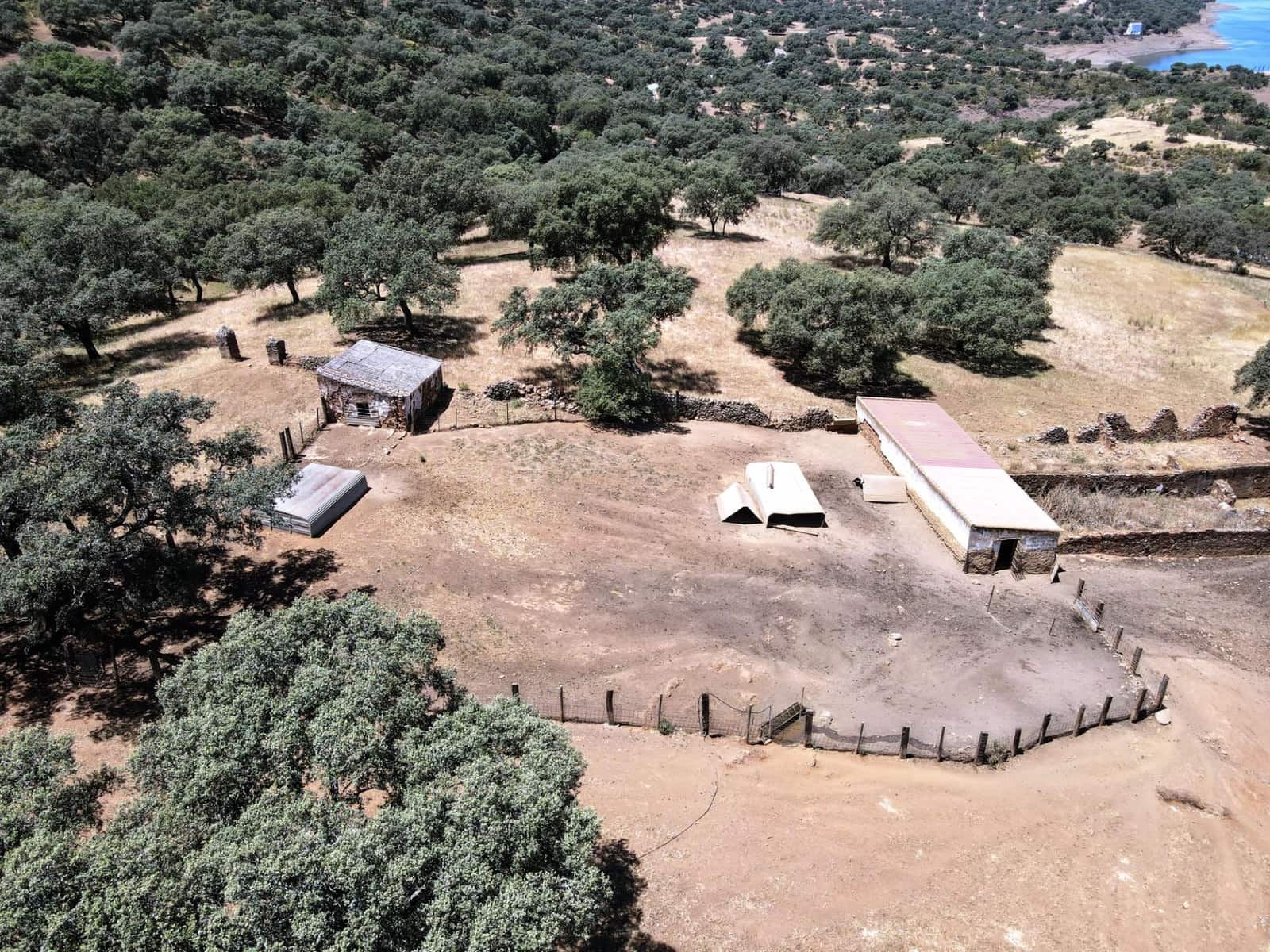Grunde uden byggetilladelser til salg i Cazalla de la Sierra - € 695.000 (Ref: 9282301)