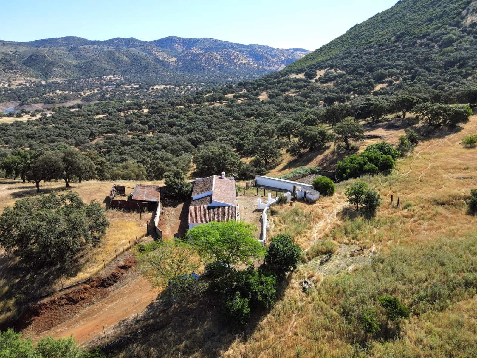 Grunde uden byggetilladelser til salg i Cazalla de la Sierra - € 695.000 (Ref: 9282301)