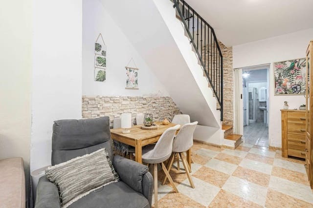 2 makuuhuone Rivitalo myytävänä paikassa Sevilla kaupunki - 165 000 € (Ref: 9296982)