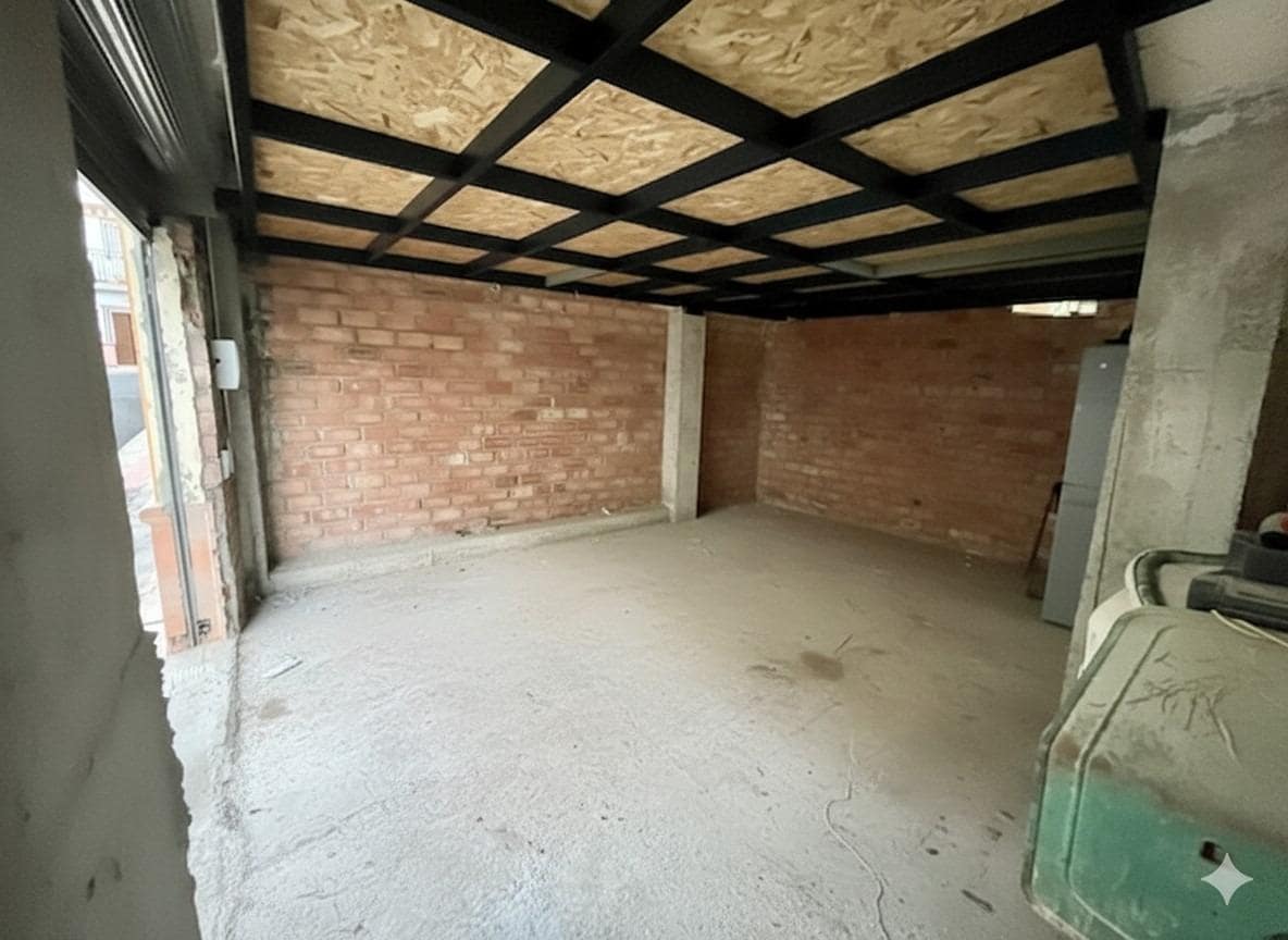 Commercial for sale in Dos Hermanas with garage - € 96,000 (Ref: 9303668)