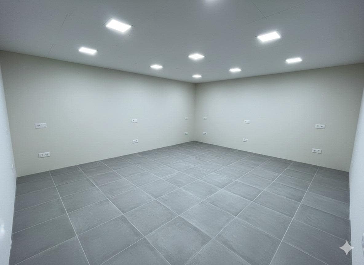 Commercial for sale in Dos Hermanas with garage - € 96,000 (Ref: 9303668)