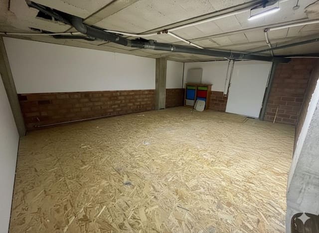 Kommersiell til salgs i Dos Hermanas med garasje - € 96 000 (Ref: 9303668)