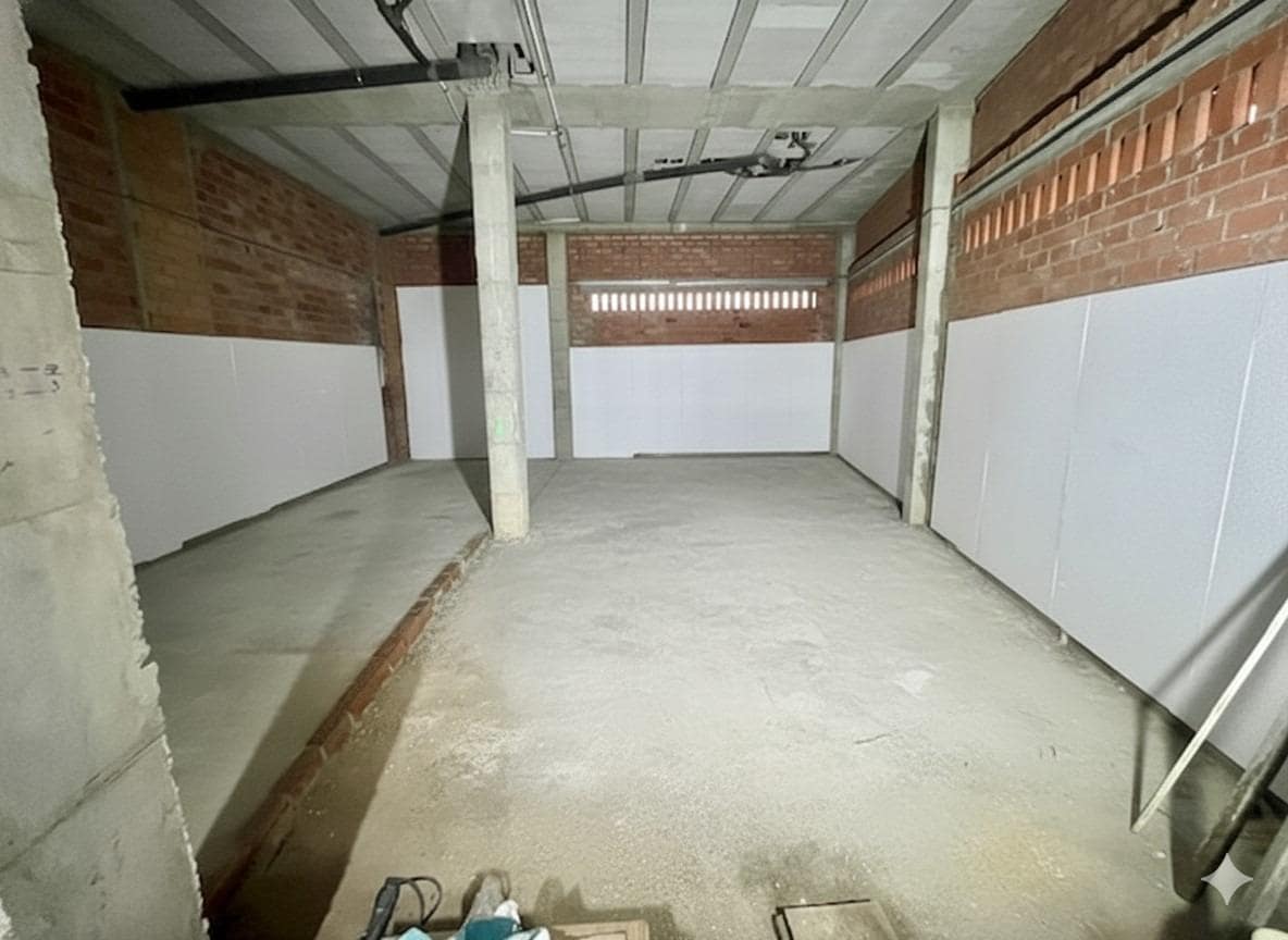 Kommersiell til salgs i Dos Hermanas med garasje - € 96 000 (Ref: 9303668)