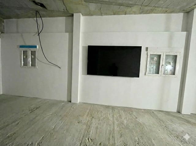 Commercial for sale in Dos Hermanas with garage - € 96,000 (Ref: 9303668)