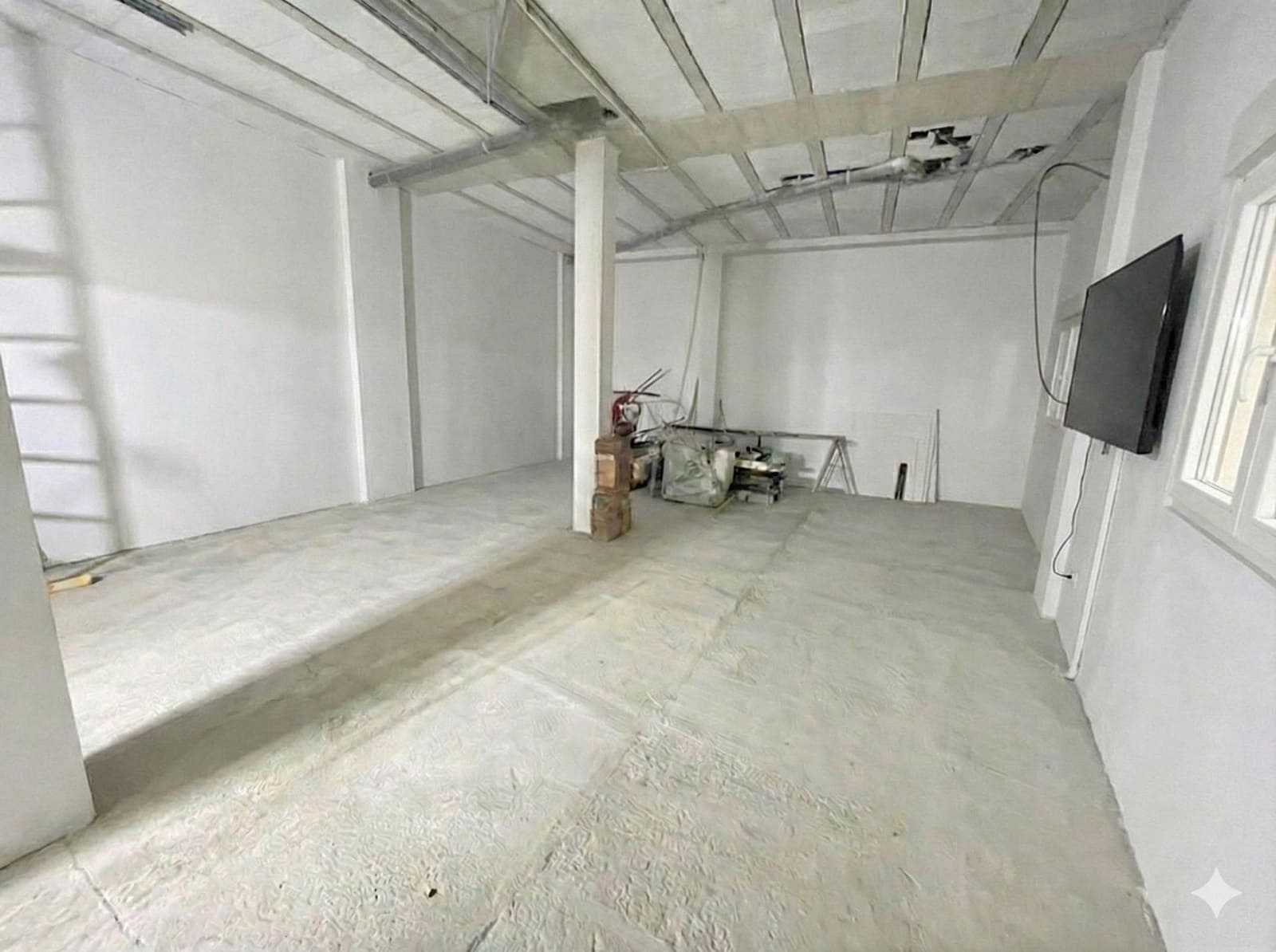 Commerciale in vendita in Dos Hermanas con garage - 99.000 € (Rif: 9303668)