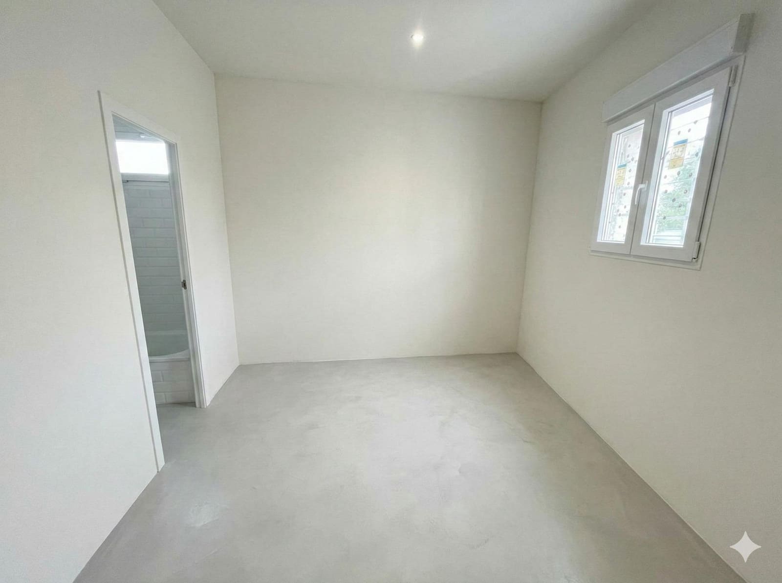 3 bedroom Commercial for sale in Dos Hermanas with garage - € 120,000 (Ref: 9303668)