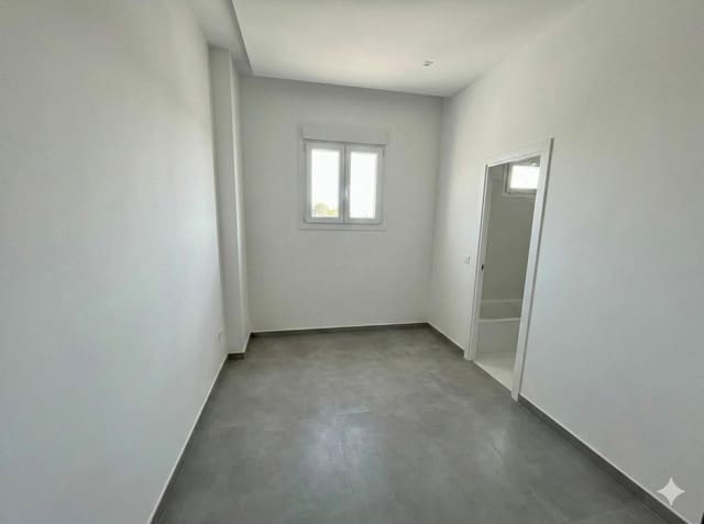 3 bedroom Commercial for sale in Dos Hermanas with garage - € 120,000 (Ref: 9303668)