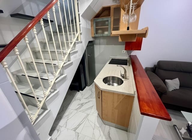 1 slaapkamer Appartement te huur in Sevilla stad - € 850 (Ref: 9355946)