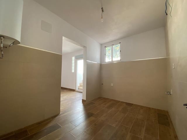 3 soveværelse Byhus til salg i Guillena - € 140.000 (Ref: 9362439)