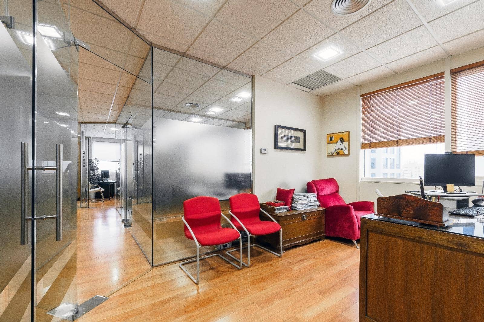 Office for rent in Seville city with garage - € 1,300 (Ref: 9367677)