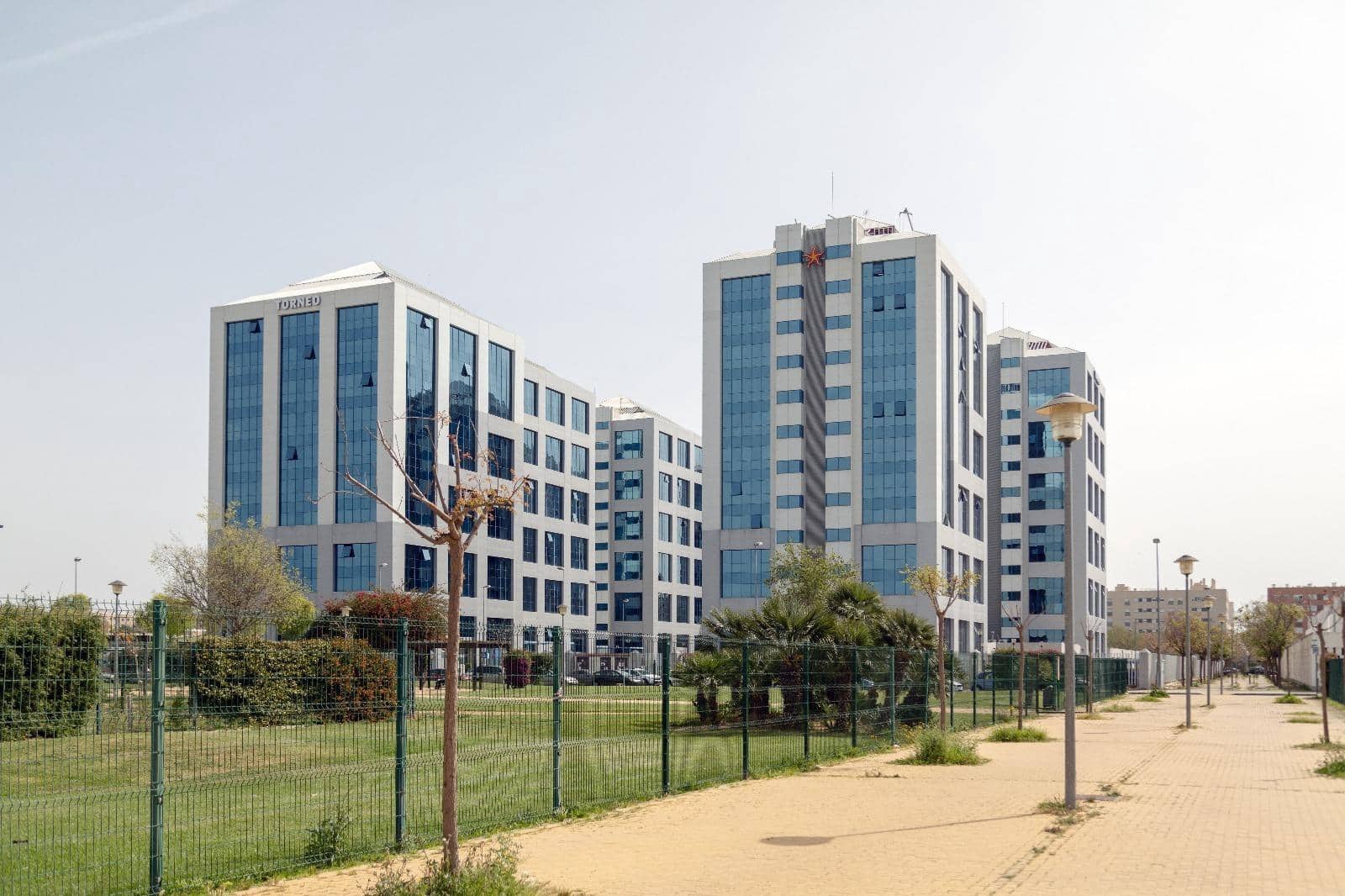 Office for rent in Seville city with garage - € 1,300 (Ref: 9367677)