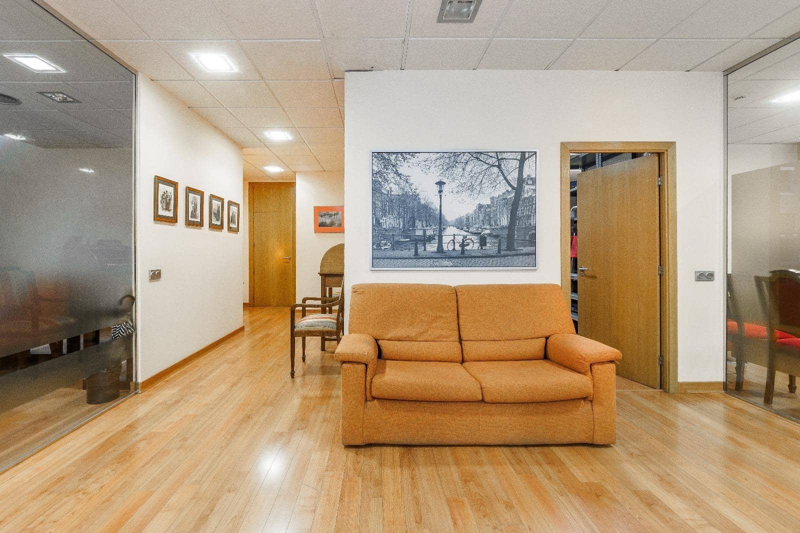 Kontor til leje i Sevilla by med garage - € 1.300 (Ref: 9367677)