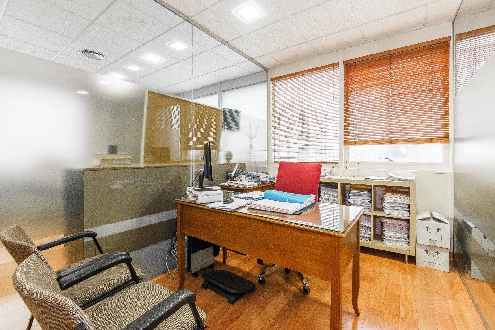 Kontor til leje i Sevilla by med garage - € 1.300 (Ref: 9367677)