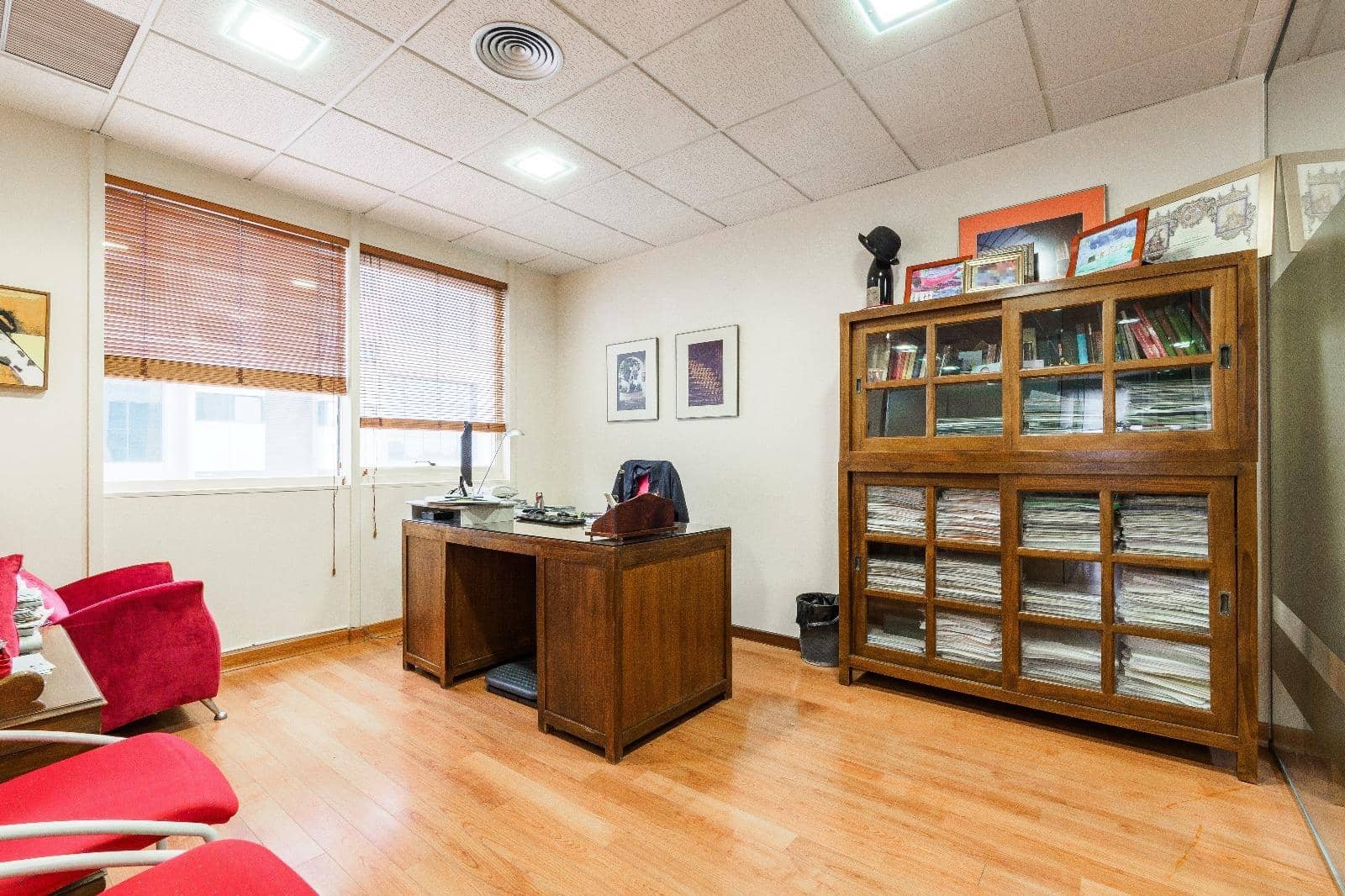 Kontor til leje i Sevilla by med garage - € 1.300 (Ref: 9367677)