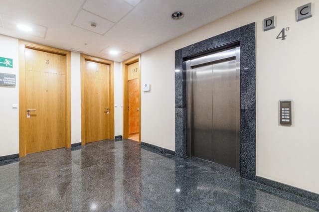 Bureau à louer à San Jerónimo, Séville ville avec garage - 1 300 € (Ref: 9367677)