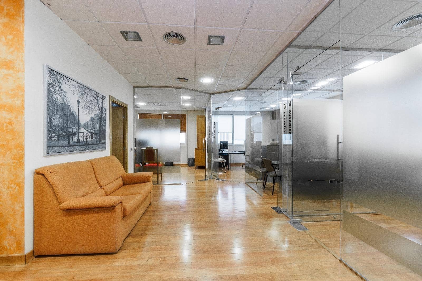 Office for rent in Seville city with garage - € 1,300 (Ref: 9367677)