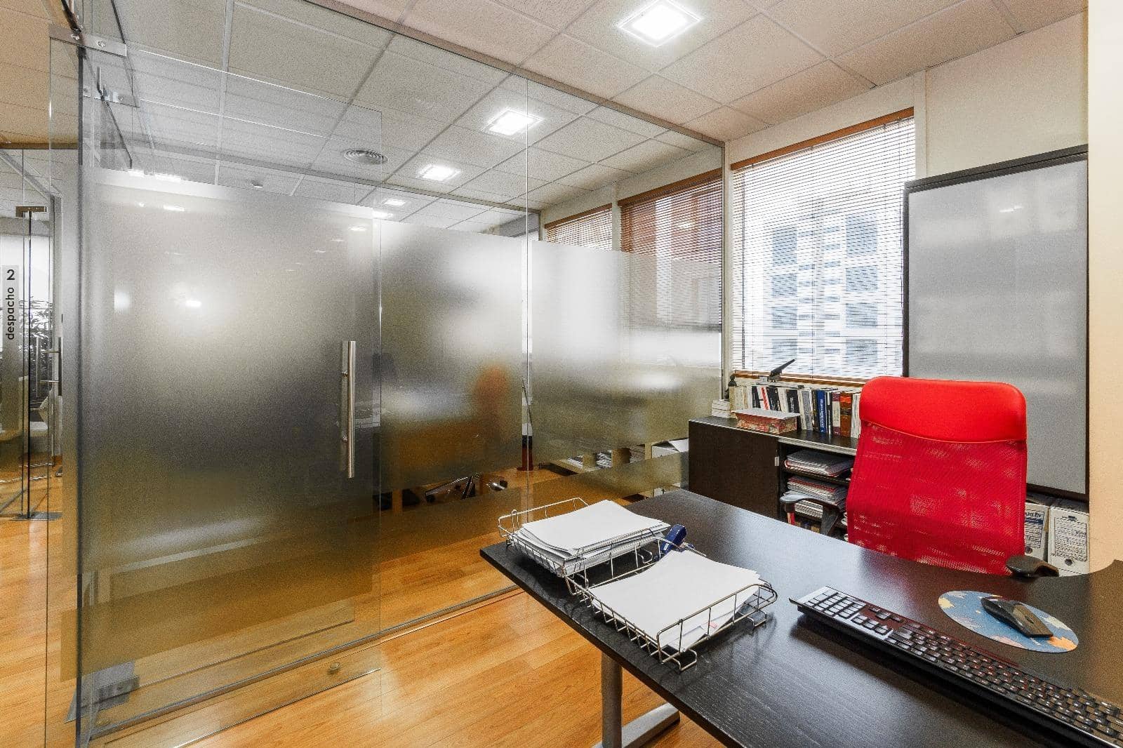 Office for rent in Seville city with garage - € 1,300 (Ref: 9367677)