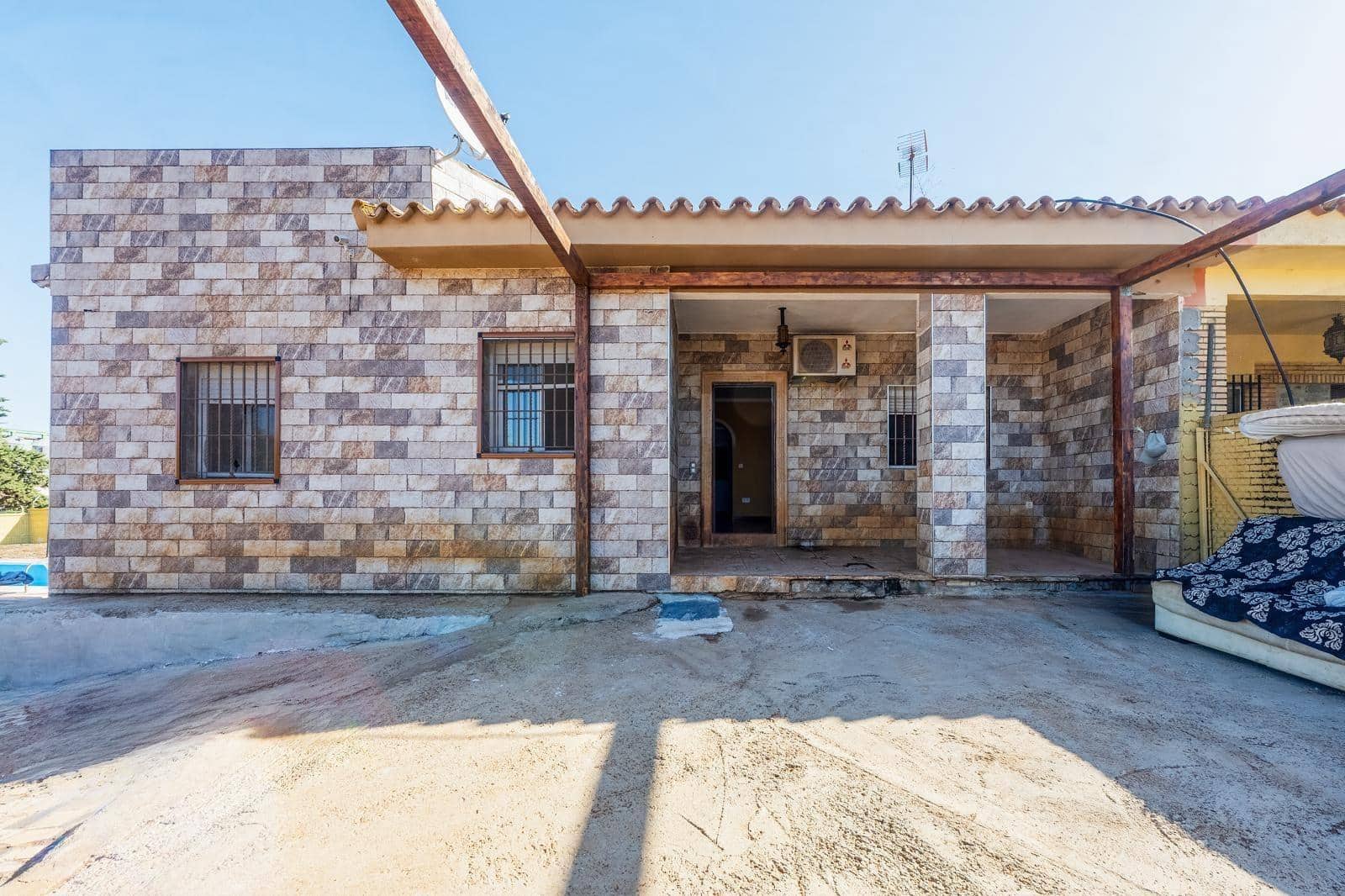 3 sovrum Villa till salu i Carmona med pool - 150 000 € (Ref: 9367679)