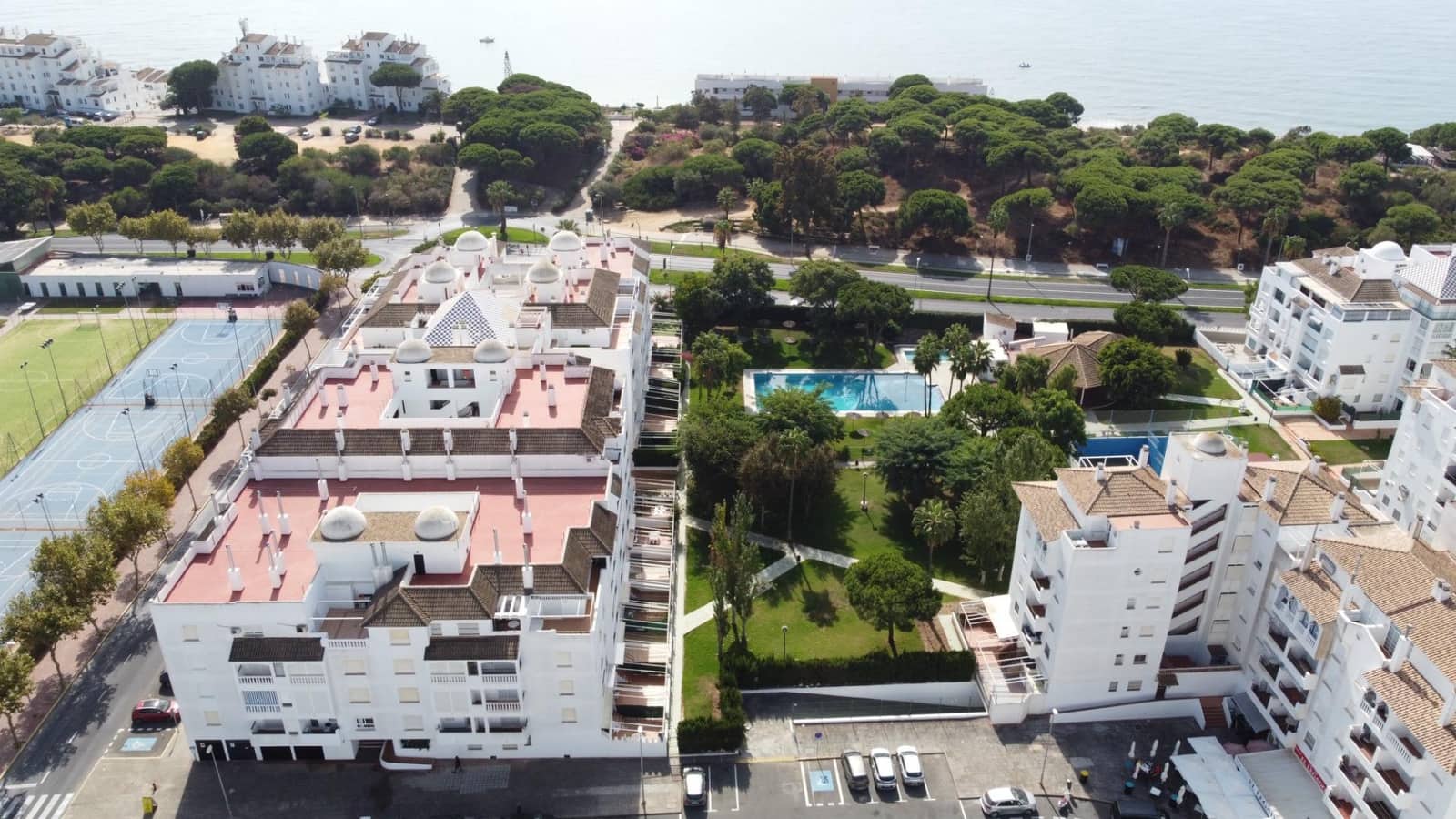 2 sypialnia Penthouse na sprzedaż w El Portil z basenem - 195 000 € (Ref: 9367680)