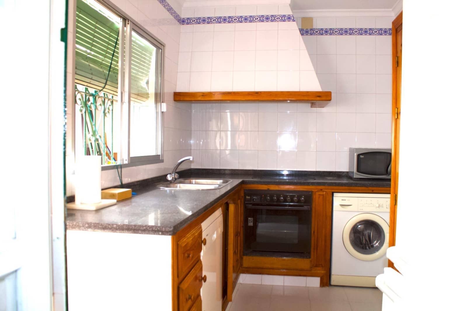 6 bedroom Townhouse for sale in Aznalcazar - € 350,000 (Ref: 9367682)