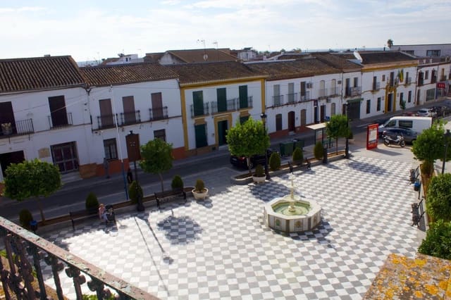 Casa de 6 habitaciones en Aznalcázar en venta - 350.000 € (Ref: 9367682)