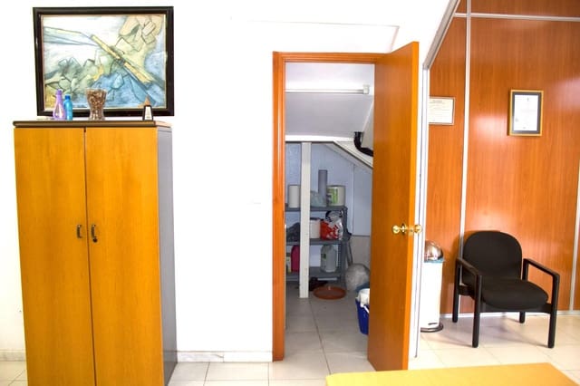 Bedrijf te koop in Camas - € 255.900 (Ref: 9374385)