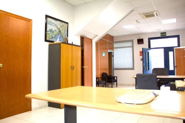 Bedrijf te koop in Camas - € 255.900 (Ref: 9374385)