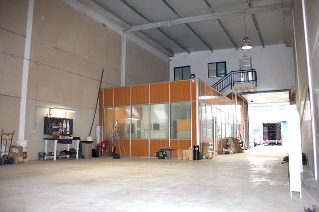 Bedrijf te koop in Camas - € 255.900 (Ref: 9374385)