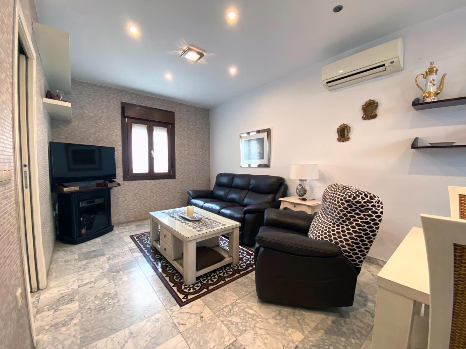 5 bedroom Townhouse for sale in Camas - € 315,000 (Ref: 9374386)